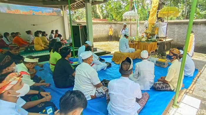 Umat Hindu di Jepara melaksanakan Mecaru menyambut hari raya Nyepi, Rabu (2/3/2022).