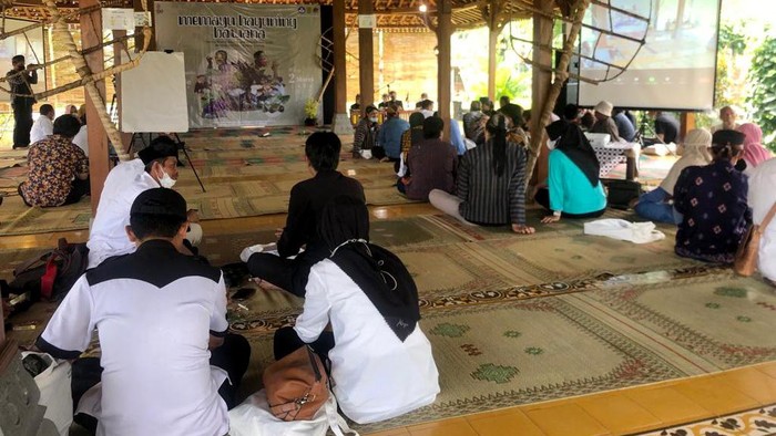 Direktorat Jenderal Kebudayaan Kementerian Pendidikan dan	Kebudayaan, melalui Direktorat	Kepercayaan Terhadap Tuhan YME dan Masyarakat Adat (KMA) menggelar Lokakarya Pemajuan Budaya Spiritual dan	 Permainan Rakyat	 dan Olahraga Tradisional (PROT)	 Kawasan	 Borobudur, 2	Maret 2022 di Balkondes Ngargogondo.
