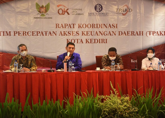 Wali Kota Kediri Harap TPAKD Bisa Dorong Literasi Digital Keuangan