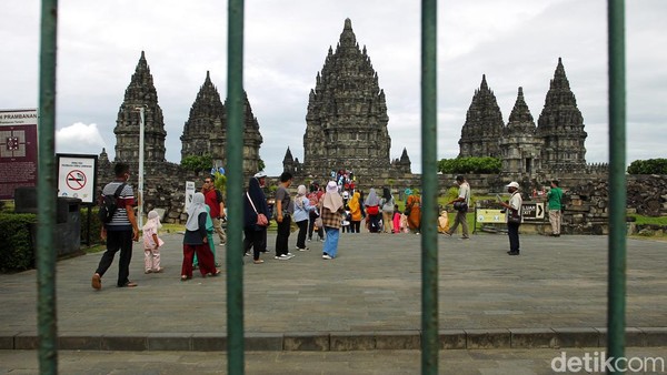 Wisata Candi Prambanan mengalami peningkatan saat liburan dua hari raya.