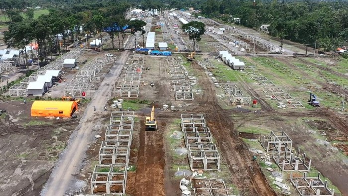 Sebanyak 1.951 unit rumah khusus tengah dibangun untuk para korban Semeru di Kabupaten Lumajang, Jawa Timur. Seperti apa penampakannya? Lihat yuk.