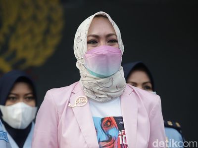 Air Mata Angelina Sondakh Setelah Bebas dari Penjara