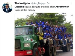 Menghilangnya kekayaan Abramovich membuat Chelsea disebut-sebut bakal miskin lagi. Mungkin begini gambarannya, berangkat latihannya numpang truk bak. (Foto: @Am_Biujay)