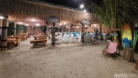 Beginilah suasanya di Ciater Beach saat malam hari.