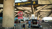 Airport Operation Center Head (AOCH) YIA, Mulyadi Suparjo menjelaskan pada Nyepi tahun lalu, saat awal pandemi jumlah penumpang di YIA tidak sampai 4 ribu orang per hari. Sementara saat ini jumlahnya bisa mencapai 5 ribu orang per hari.