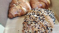 Semua croissant di sini dibanderol dengan harga bervariasi mulai Rp 16 ribu untuk butter croissant hingga paling mahal Rp 32 ribu per buahnya.  Foto: detikFood/Devi S. Lestari