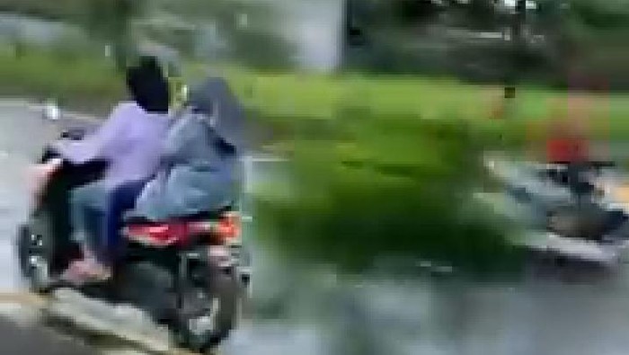 Dua remaja putri melawan arus di Jalan Yogya-Solo, Klaten yang viral.