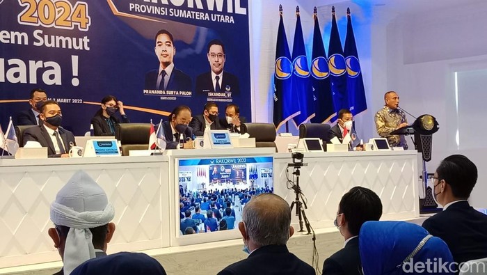 Gubsu Edy Rahmayadi saat memberikan sambutan di acara Rakorwil NasDem