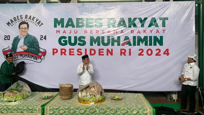 DPC PKB Kota Surabaya menggelar Apel Persada Nusantara dalam rangka persiapan pemenangan Pilpres 2024. Ketum PKB Muhaimin Iskandar memimpin langsung apel tersebut.
