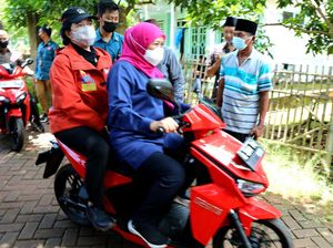 Khofifah Bonceng Puan Keliling Pulau Gili Iyang Sumenep