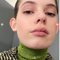 Kristy Ponomar viral setelah membuat unggahan di Instagram yang isinya memaki Presiden Rusia Vladimir Putin. “F*** war! F*** Putin! I wanna come back home and stay safe!” tulis Kristy di Instagramnya @kristyponomar. Foto: Dok. Instagram, AFP