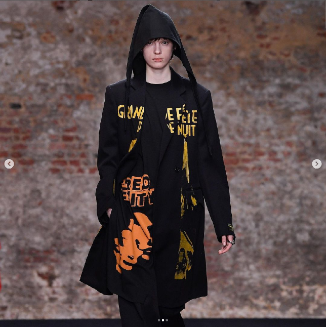 Pada unggahan di Instagram, Rabu (2/3/2022), Kristy Ponomar memperlihatkan betapa berbedanya situasi di Kiev, Ukraina dibanding dulu ketika dia menghabiskan waktu di sana. Pada video yang diunggahnya terlihat Kiev dipenuhi asap hitam dan ledakan. Foto: Dok. Instagram, AFP