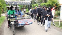 Menteri Pariwisata dan Ekonomi Kreatif Sandiaga Salahuddin Uno mengunjungi Desa Wisata Muara Jambi yang berada di Kecamatan Maro Sebo, Kabupaten Muaro Jambi, Provinsi Jambi dalam rangka sosialisai Anugerah Desa Wisata Indonesia (ADWI) 2022.
