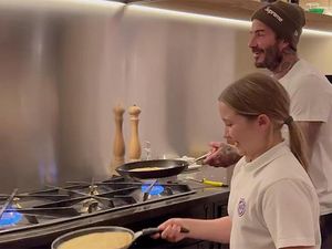 Naik Taksi Air, David Beckham Liburan ke Venesia Bareng Putri Cantiknya