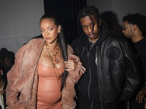 Rihanna Ungkap Wajahnya Berubah Saat Hamil, Hidung Jadi Lebar