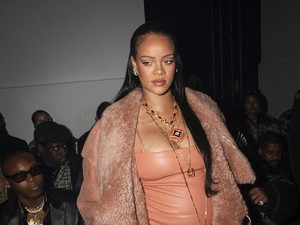 Jadi Sorotan, Rihanna Ungkap Alasan Pakai Baju Seksi saat Hamil