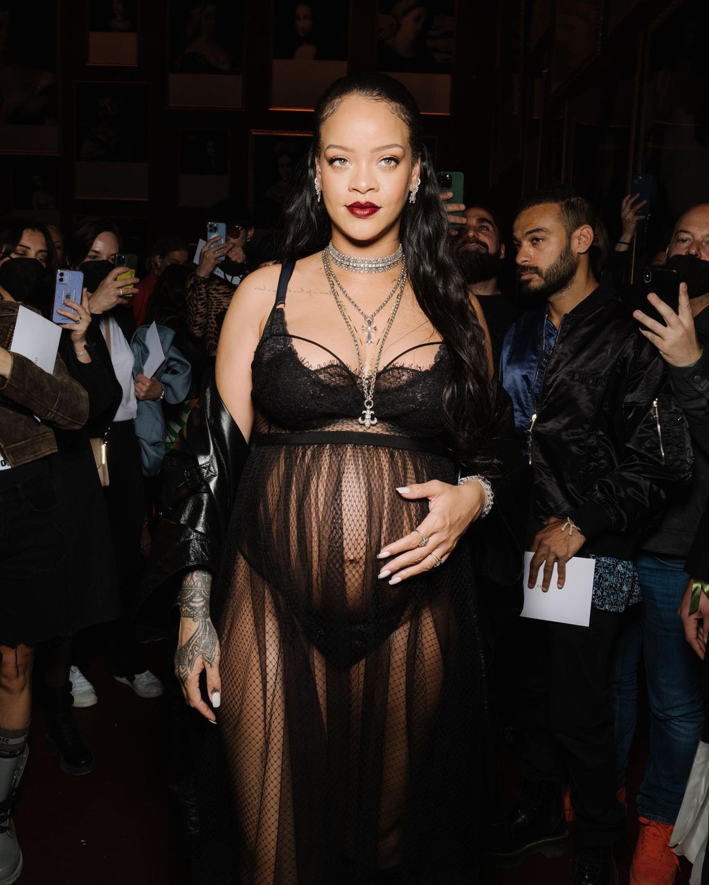 Jadi Sorotan, Rihanna Ungkap Alasan Pakai Baju Seksi saat Hamil