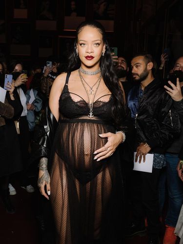 Rihanna di Fashion Show Dior & Off-White