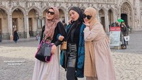 Shandy Purnamasari banyak mengajak Ririe Fairus dan Eca Prasetya serta influencer lainnya jalan-jalan ke berbagai tempat di Paris. Foto: dok. Instagram Ririe Fairus