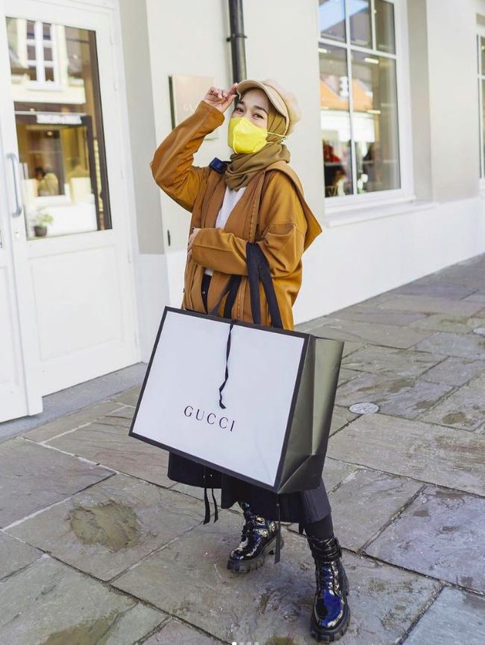 Ririe Fairus di Paris