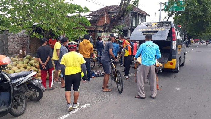 seorang pesepeda Tiba-tiba Ambruk-Meninggal di Tanggulangin Sidoarjo