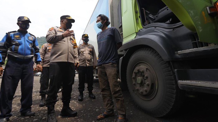 Penyeberangan Pelabuhan Ketapang-Gilimanuk ditutup mulai Rabu (2/3) malam hingga Jumat (4/3) pagi. Penutupan dilakukan untuk hormati pelaksanaan Nyepi di Bali.