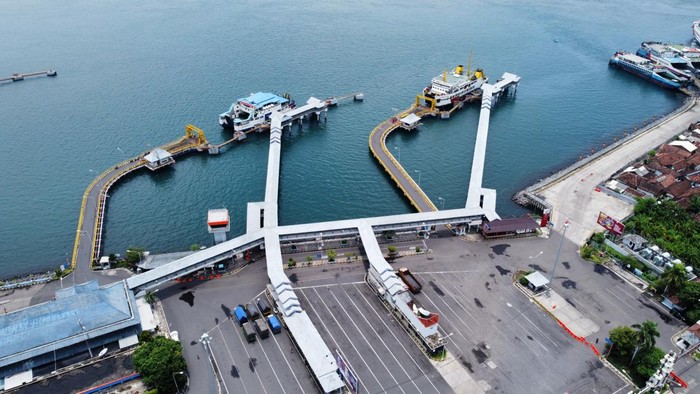 Suasana Pelabuhan Banyuwangi Saat Akses ke Bali Ditutup Selama Nyepi Penyeberangan Pelabuhan Ketapang-Gilimanuk ditutup mulai Rabu (2/3) malam hingga Jumat (4/3) pagi. Penutupan dilakukan untuk hormati pelaksanaan Nyepi di Bali.