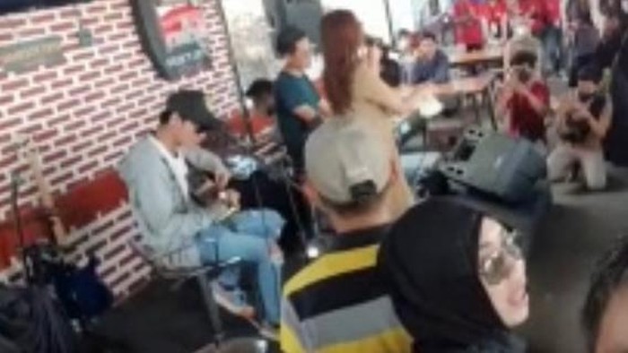 Tangkapan layar video Tri Suaka Cs diduga tampil di Parepare. (dok. istimewa)