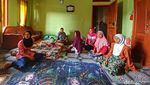 Viral Video Ibu Melahirkan Digotong Pakai Sarung, Begini Kondisi Sebenarnya
