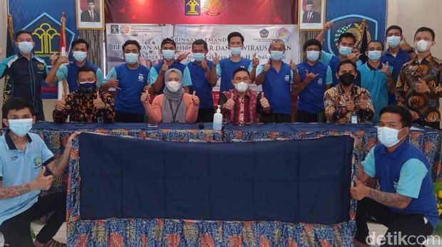 Warga binaan di Lapas Sukabumi belajar menjahit