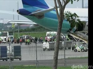 Menlu Ungkap Proses Evakuasi 80 WNI-3 WNA dari Ukraina Hingga Tiba di RI