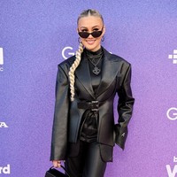 Sejak melebarkan sayapnya ke kancah musik internasional, Agnez Mo cukup sering diundang ke berbagai acara penghargaan di Amerika Serikat. Baru-baru ini Agnez pun hadir di Billboard Women in Music Awards 2022. Foto: Instagram @mtv