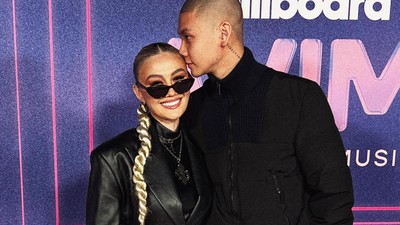 8 Penampilan Agnez Mo di Billboard Women in Music Awards 2022 Bareng Pacar