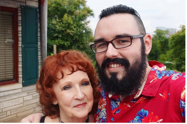 Saat ulang tahun pernikahan ke-6, Gary mengunggah foto pernikahannya dengan Almeda disertai kata-kata romantis. “Happy anniversary to the most amazing woman in the world! Six years ago today I made the best decision of my life, I said ‘I do’ to the love of my life, my one true soulmate,” tulisnya. Foto: Instagram