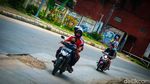 Awas! Jalan Beton Dekat Tol Brigif Depok Berlubang