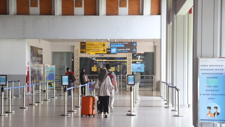 Bandara Internasional I Gusti Ngurah Rai Bali kembali dibuka pasca Hari Raya Nyepi Bandara Internasional I Gusti Ngurah Rai Bali kembali dibuka pasca Hari Raya Nyepi