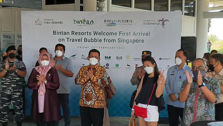 Bintan Turis Singapura perdana datang kembali ke Bintan, Jumat (29/2).