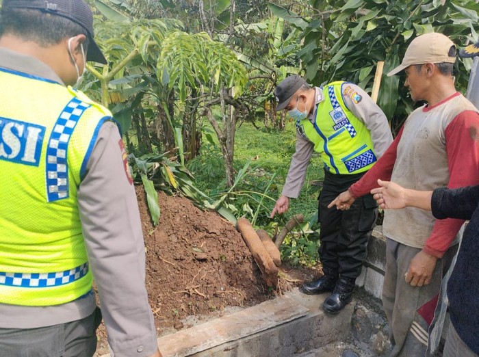 Dua Mortir Ditemukan Warga Saat Bangun Kandang Ternak di Jombang