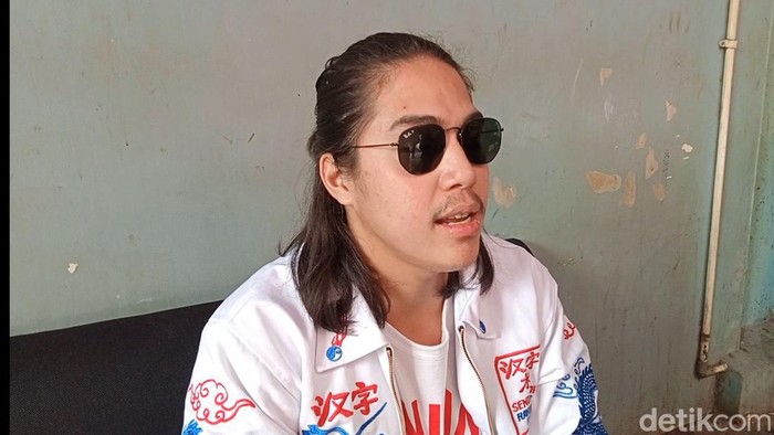 el rumi saat memberikan komentar soal pernikahan siri al ghazali.