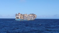 Seperti ini penampakan Felicity Ace beberapa saat sebelum dilaporkan tenggelam. Kapal ini membawa hampir 4.000 mobil mewah milik grup VW (Portuguese Navy)