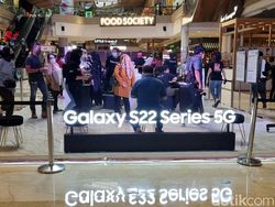 Keriuhan Penjualan Perdana Samsung Galaxy S22 Series di Jakarta