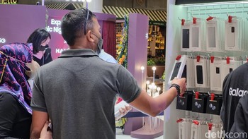 Samsung turut menghadirkan aksesori untuk menemani Galay S22 Series. Foto: Adi Fida Rahman/detikINET
