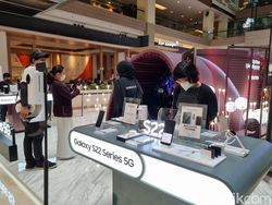 Keriuhan Penjualan Perdana Samsung Galaxy S22 Series di Jakarta