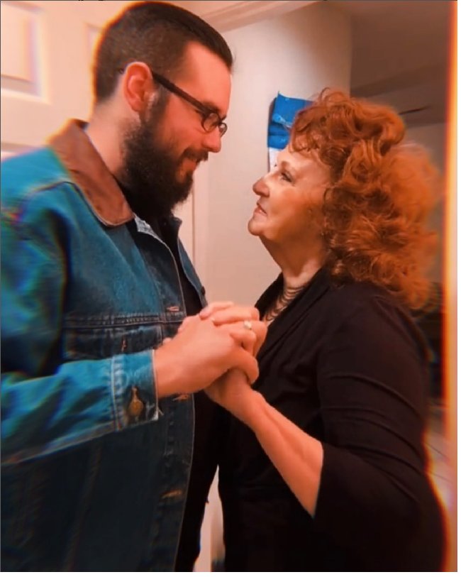 Aksinya menjadi kontroversi, Gary dan Almeda mengaku kerap disebut menjijikkan oleh netizen. “Beberapa orang menyebut kami menjijikan dan berdosa. Tapi kami tidak pernah membiarkan opini orang lain mempengaruhi kehidupan kami,” tukasnya. Foto: Dok. Instagram