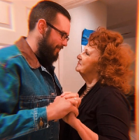 Aksinya menjadi kontroversi, Gary dan Almeda mengaku kerap disebut menjijikkan oleh netizen. “Beberapa orang menyebut kami menjijikan dan berdosa. Tapi kami tidak pernah membiarkan opini orang lain mempengaruhi kehidupan kami,” tukasnya. Foto: Dok. Instagram