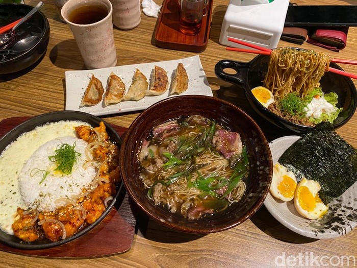 Goma Kitchen : Sensasi Makan Fire Ramen yang Berkobar Dijilati Api