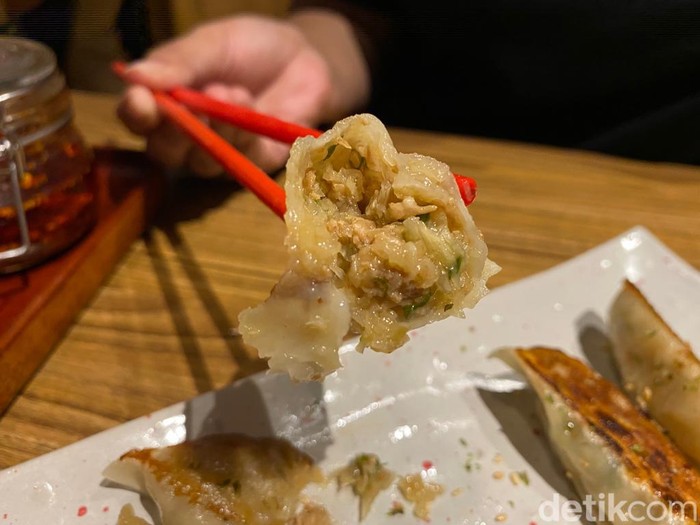 Goma Kitchen : Sensasi Makan Fire Ramen yang Berkobar Dijilati Api Goma Kitchen : Sensasi Makan Fire Ramen yang Berkobar Dijilati Api