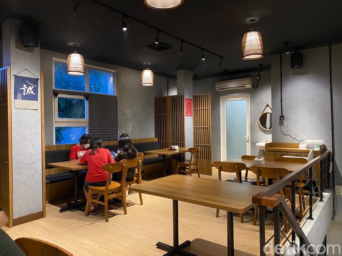Goma Kitchen : Sensasi Makan Fire Ramen yang Berkobar Dijilati Api Goma Kitchen : Sensasi Makan Fire Ramen yang Berkobar Dijilati Api