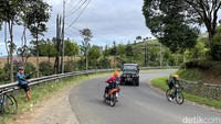 Jalan raya Banjaran menuju Soreang terawat baik dengan aspal yang masih bersahabat untuk pesepeda road bike. Di tempat ini, oksigen maksimal dengan suhu pada kisaran 24 derajat Celcius pada siang hari memberi dampak positif bagi tubuh.