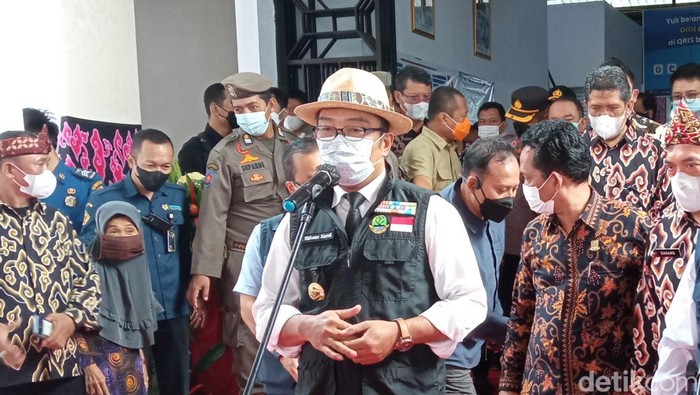 Gubernur Jabar Ridwan Kamil di Cirebon.